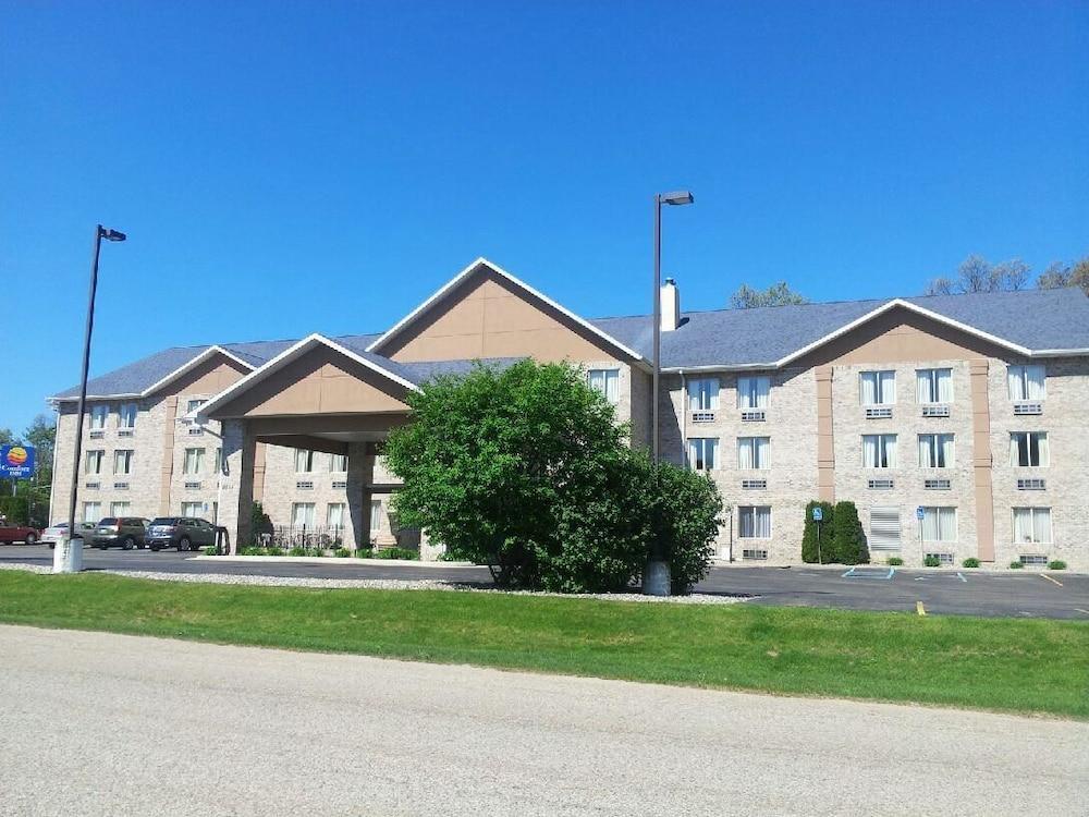 Comfort Inn Whitehall Near Michigan'S Adventure Εξωτερικό φωτογραφία