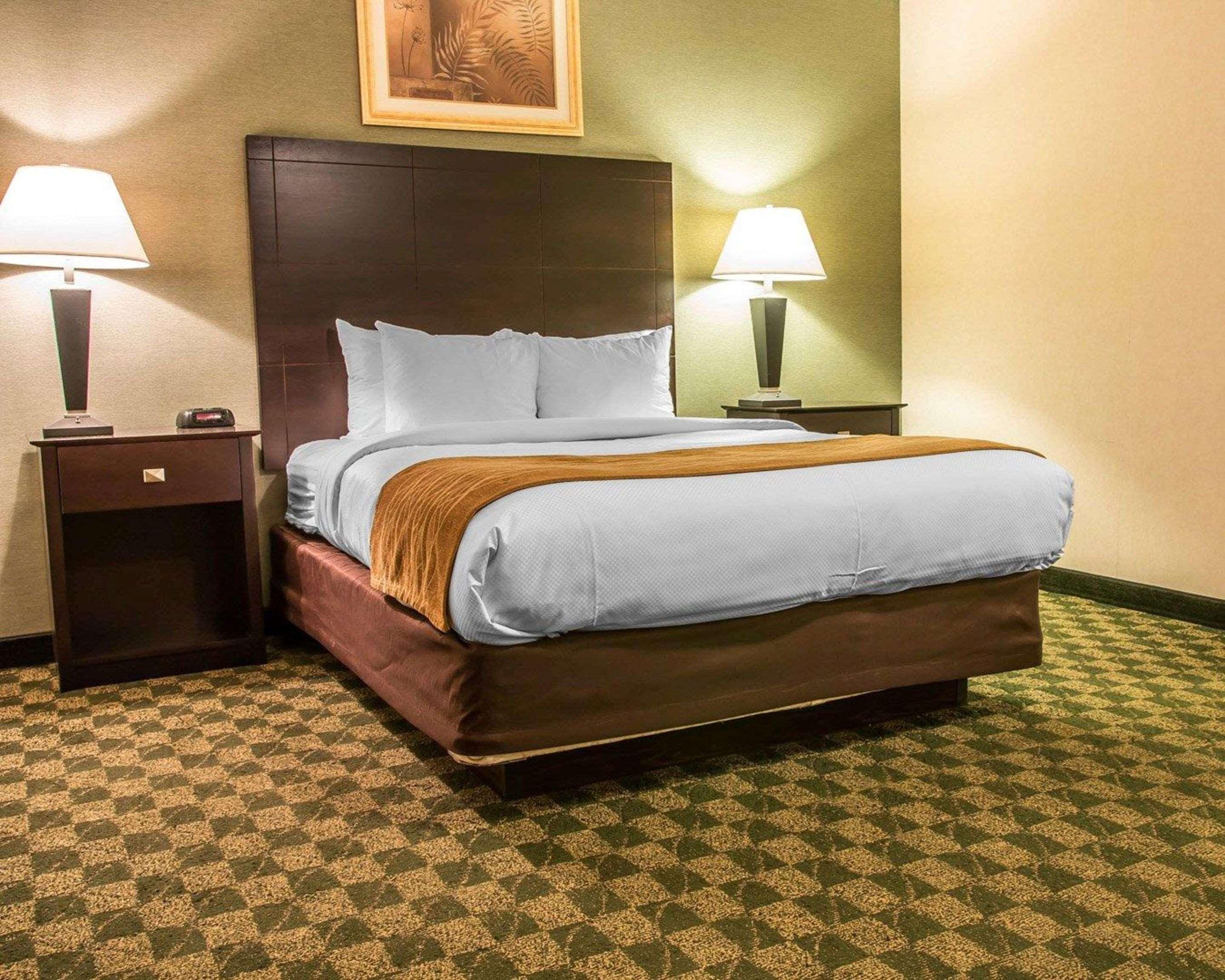 Comfort Inn Whitehall Near Michigan'S Adventure Εξωτερικό φωτογραφία