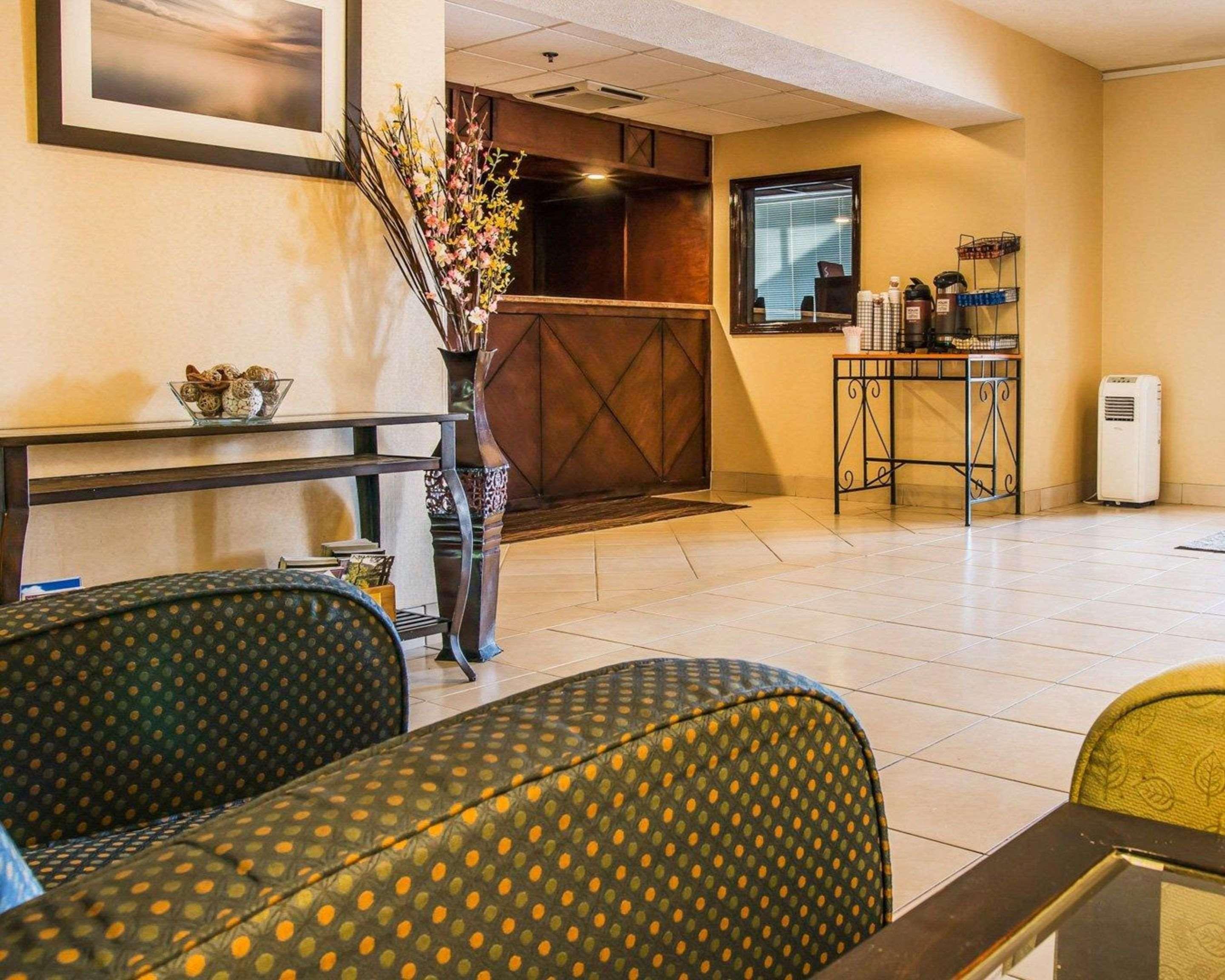Comfort Inn Whitehall Near Michigan'S Adventure Εξωτερικό φωτογραφία