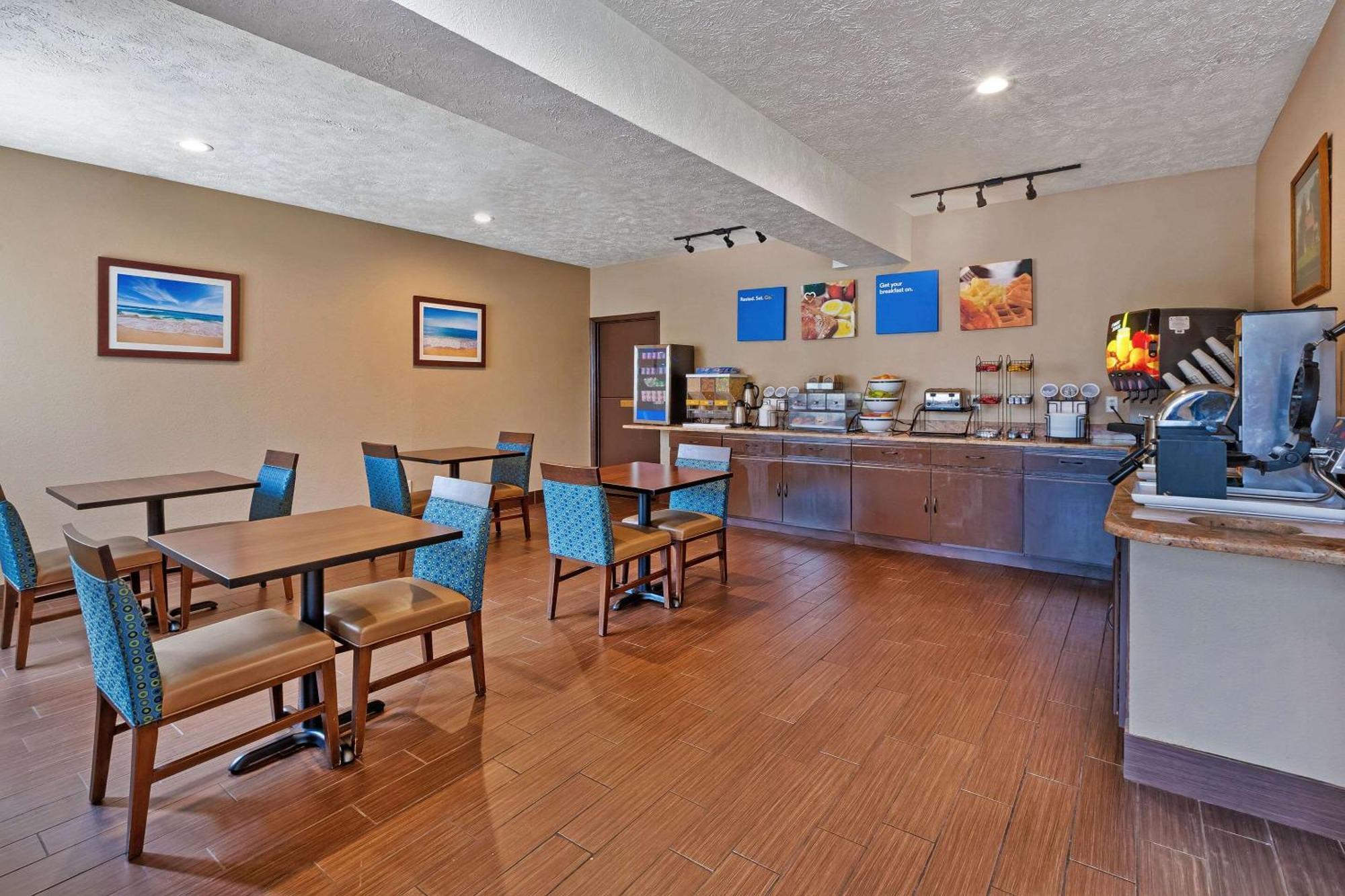 Comfort Inn Whitehall Near Michigan'S Adventure Εξωτερικό φωτογραφία