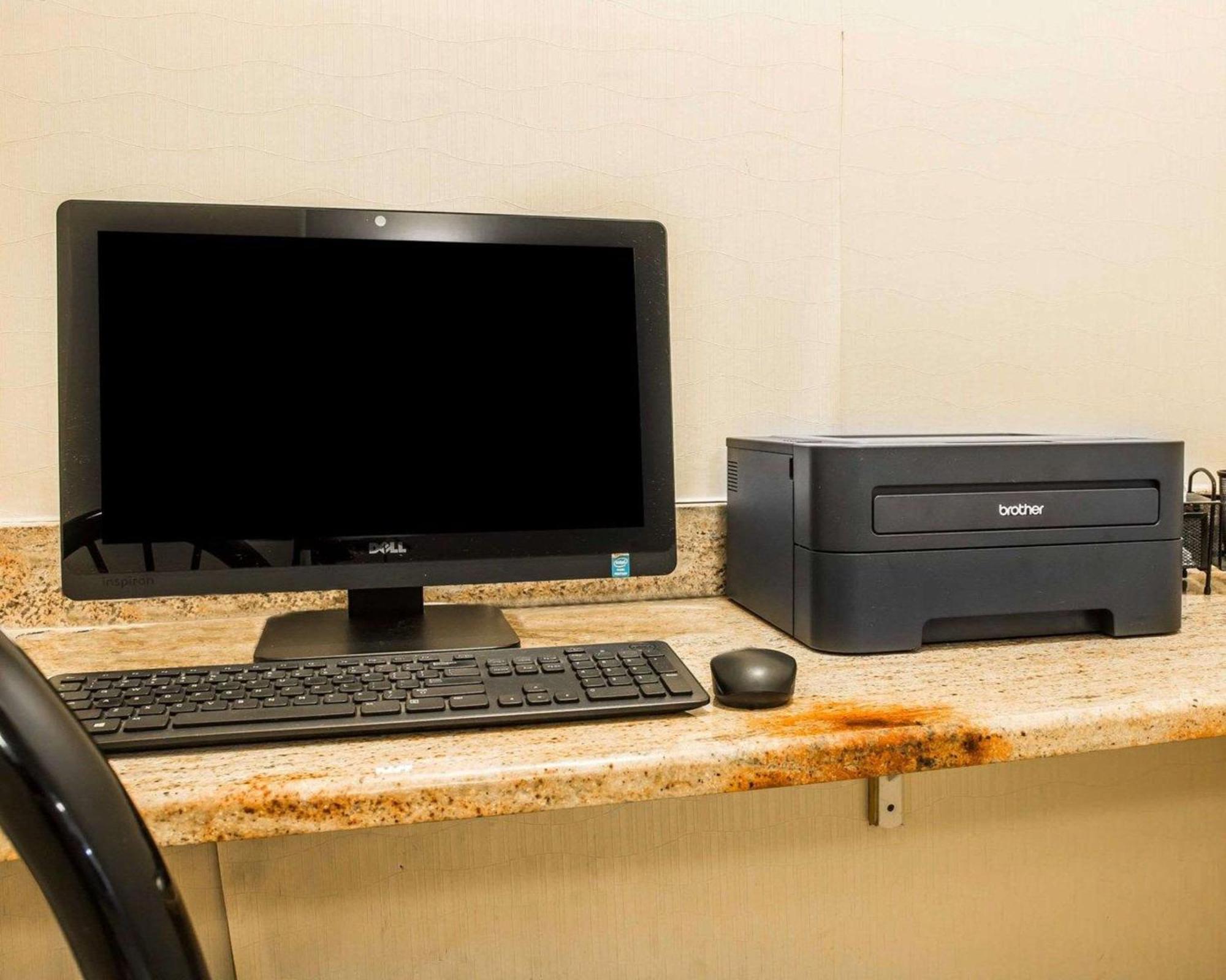 Comfort Inn Whitehall Near Michigan'S Adventure Εξωτερικό φωτογραφία